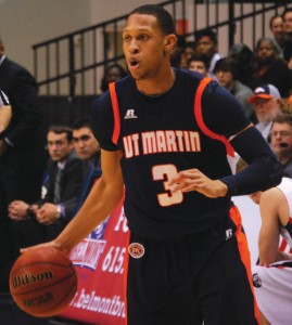 Smith looks for an open player before driving to the basket. (Alex Jacobi)