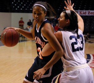 Rickiesha Bryant fights for a scoring position. (Alex Jacobi)