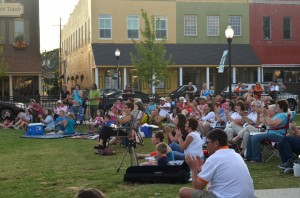 Community members applaud the Martin Community Band for its performance. (Alex Jacobi)