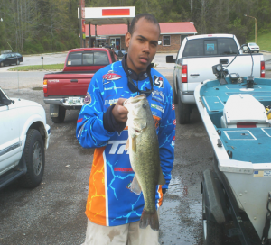 CBAT alumnus Jonathan Garrison encourages the use of live fishing bait to catch big bass. (Collegiate Bass Championship)