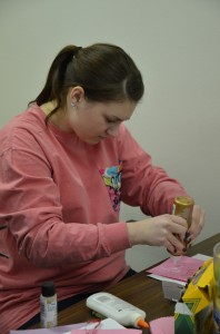 Junior Political Science major and TISL member Kelley Parks makes cards for veterans and St. Jude’s patients. (Mary Jean Hall)