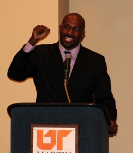 Van Jones addresses the audience at the annual Department of Communications Banquet. (Sheila Scott)