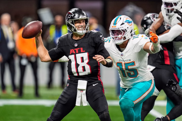 #15 Jaelan Phillips chases after and sacks #18 Kirk Cousins at Mercedes-Benz Stadium on Oct. 26, 2025. (Dale Zanine/Imagn Images)