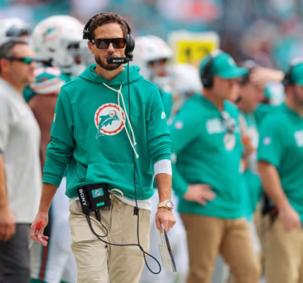 Miami Dolphins head coach Mike McDaniel looks on during the second quarter against the Cincinnati Bengals at Hard Rock Stadium